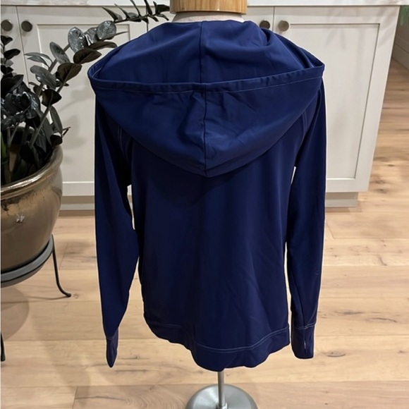 NWOT Care + Ware by Oscar de la Renta Chest port access hoodie - Picture 12 of 12